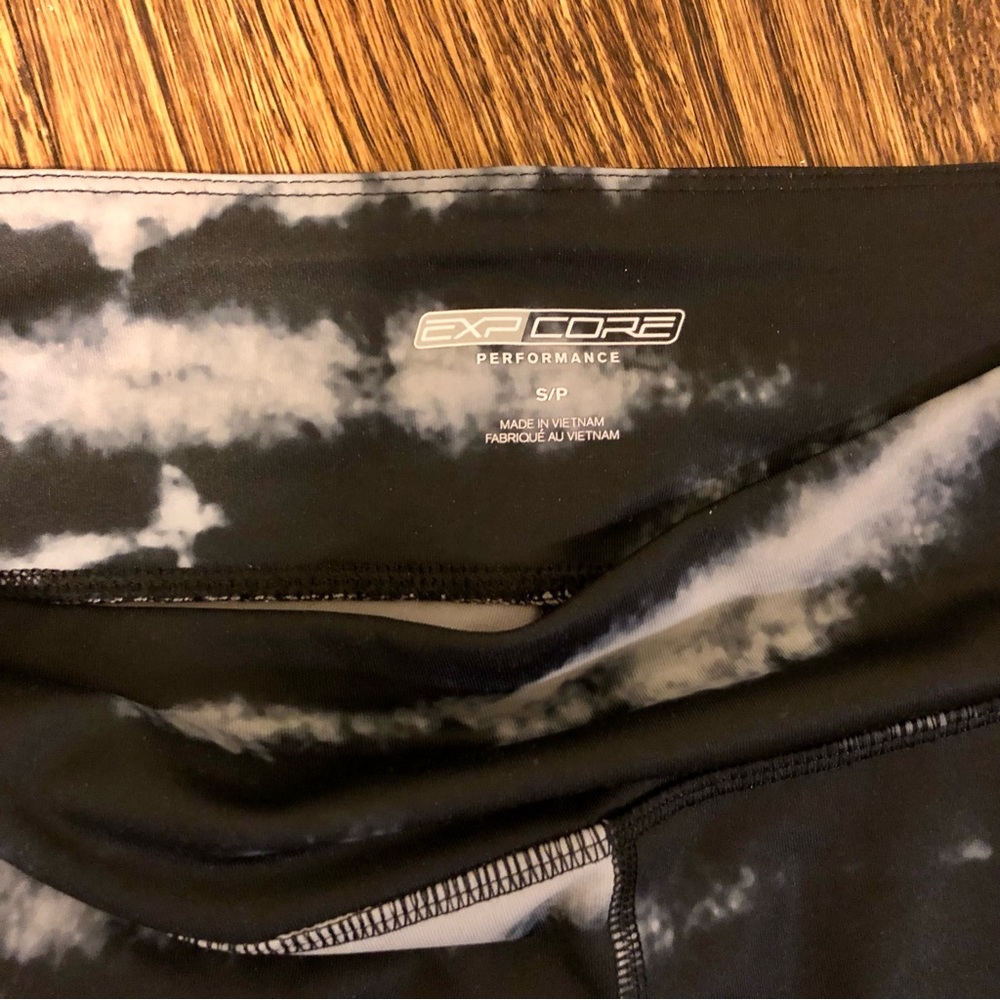 Express small EXP Core Performance Leggings - Picture 2 of 5